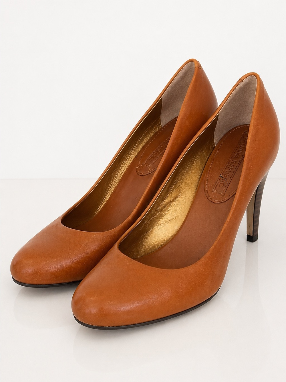 Banana Republic Cognac Leather Round Toe Pumps Size 6 Classic Career Heels